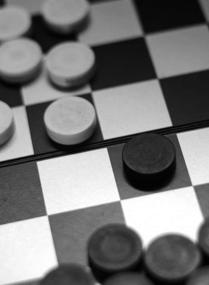Dammen: Strijd om de stenen